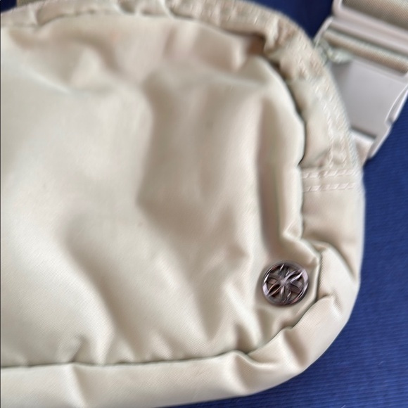 GAIAM Green Mini Bag Compact and Stylish - Picture 2 of 5